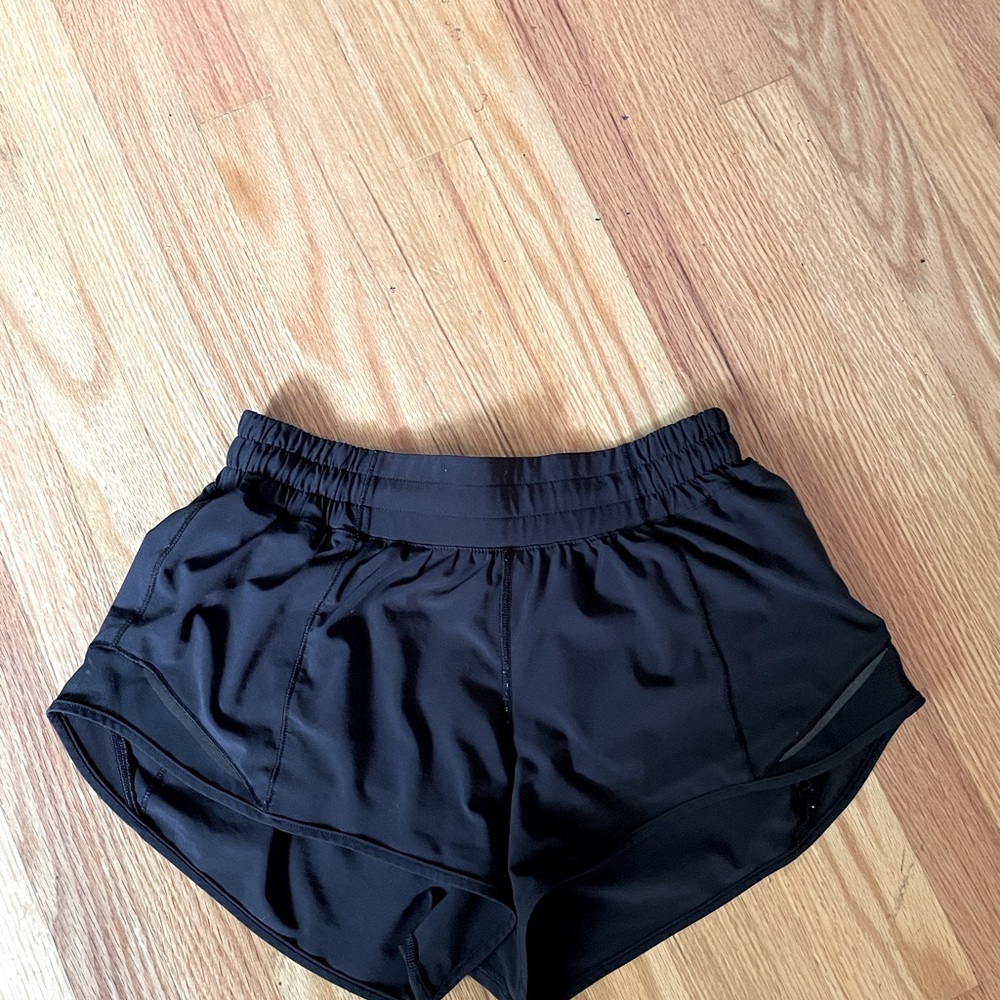 Lululemon Athletica 2.5” Hotty Hot Shorts Black Size 6